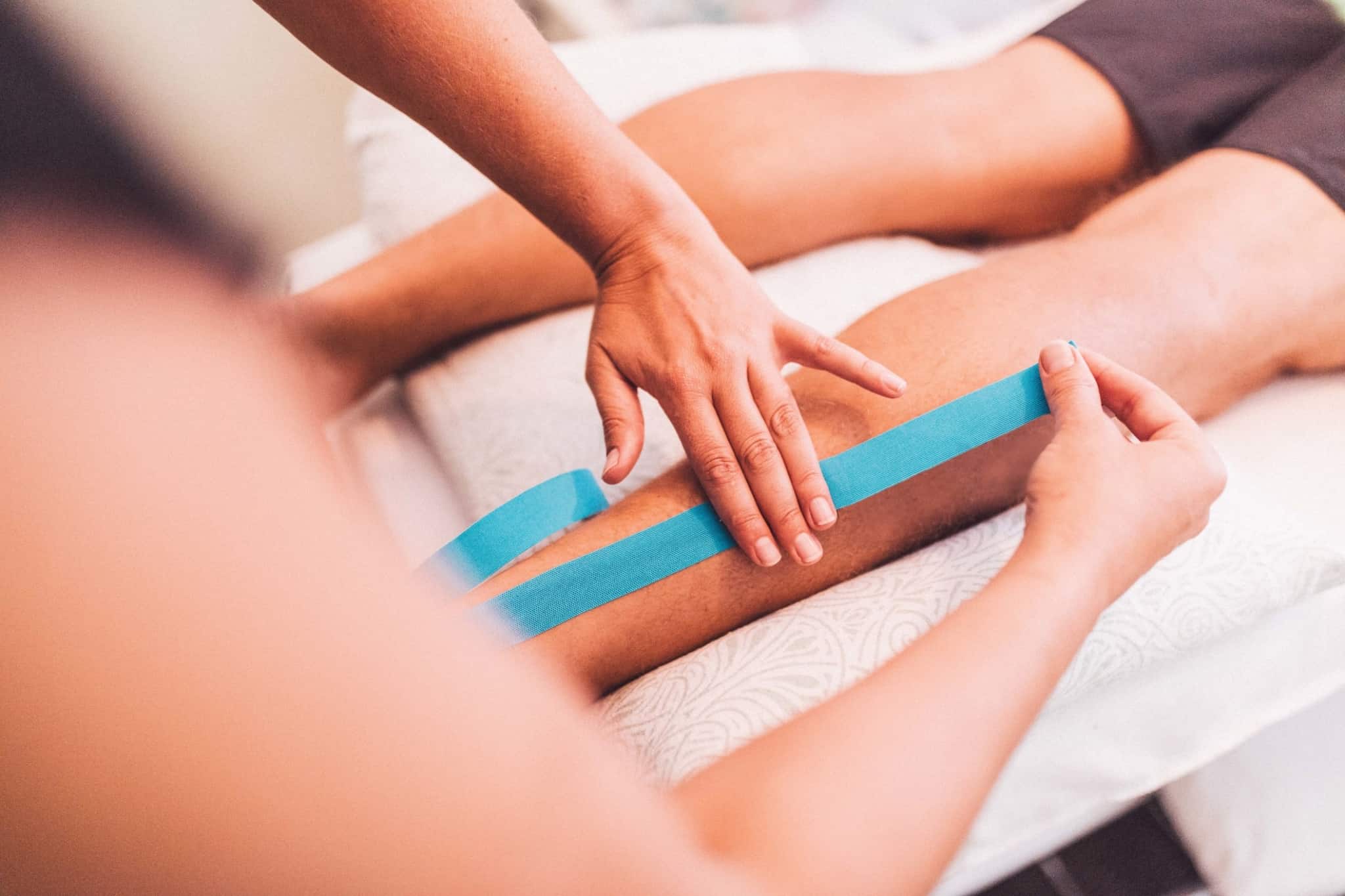 aplicar barra azul nas pernas como tratamento muscular