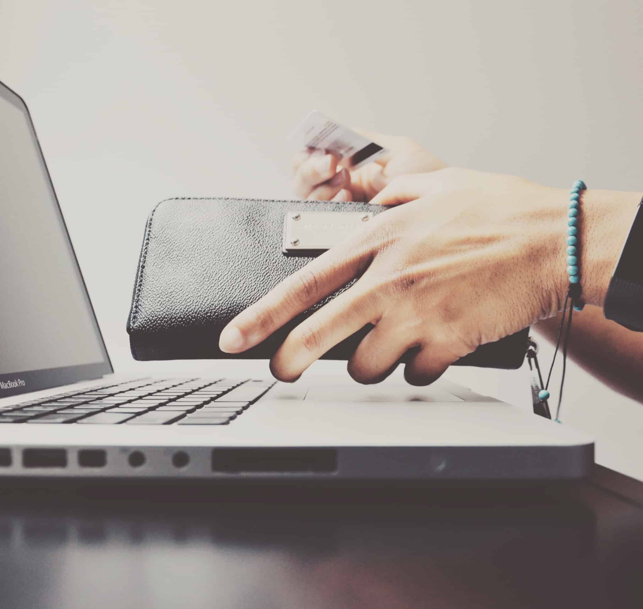 abrir carteira e retirar um cartão