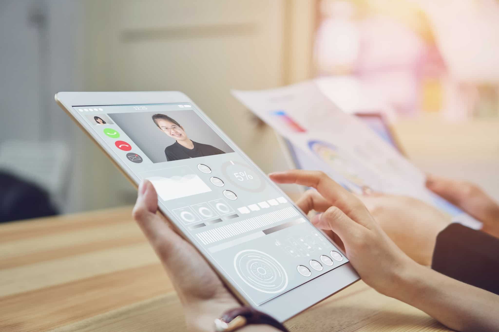 video conferencia feita no tablet